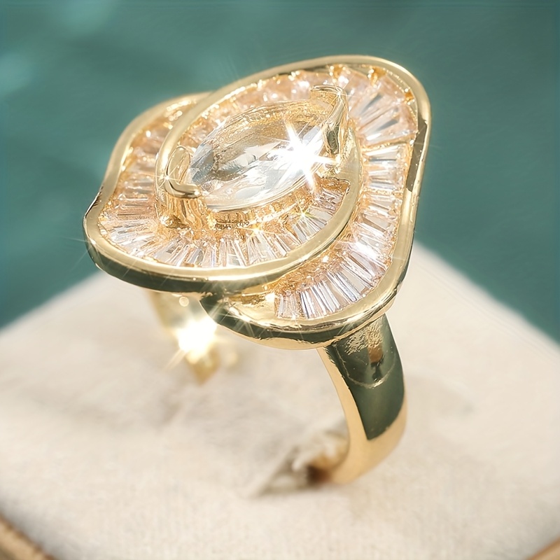 Women's Elegant Ring with Synthetic Zirconia and Golden Copper Band
